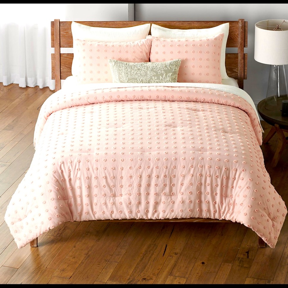 King/Cal King Pink Tufted Seersucker Comforter